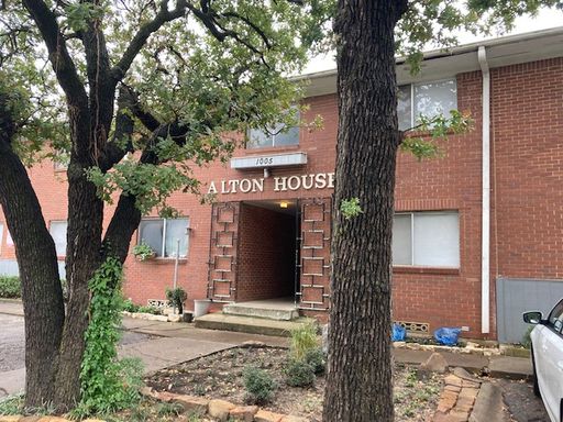 Alton House Unit W9, 1005 W. Hickory – photo 1