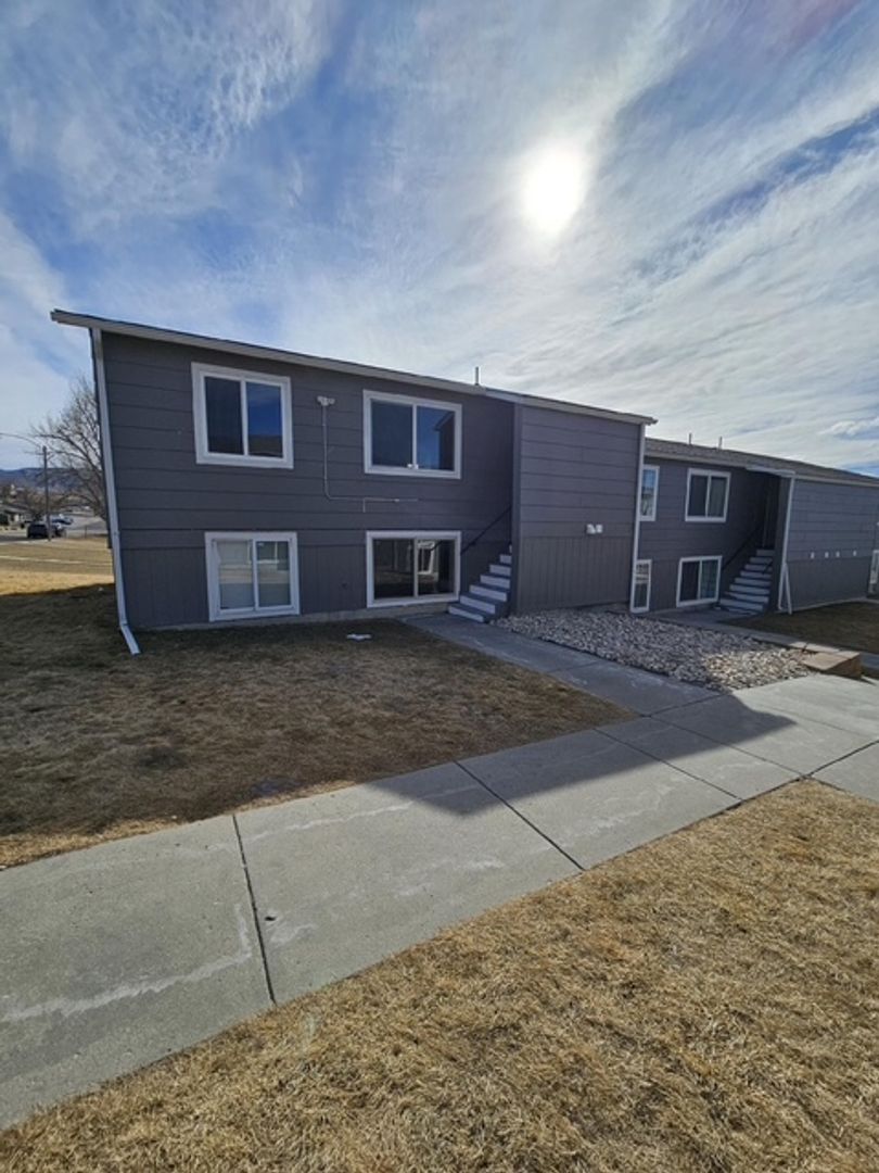 Casper Apartment: 1020 S. Wisconsin Avenue