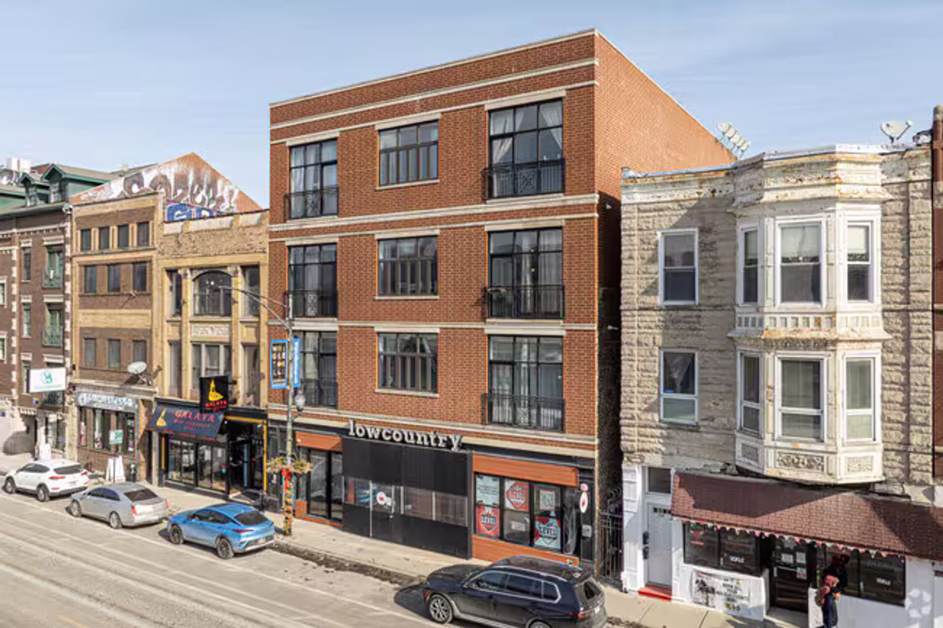 CHICAGO Apartment: 3341-3343 N CLARK ST