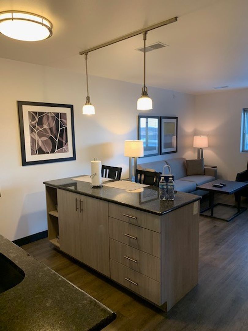 Monona Apartment: 320 W Broadway