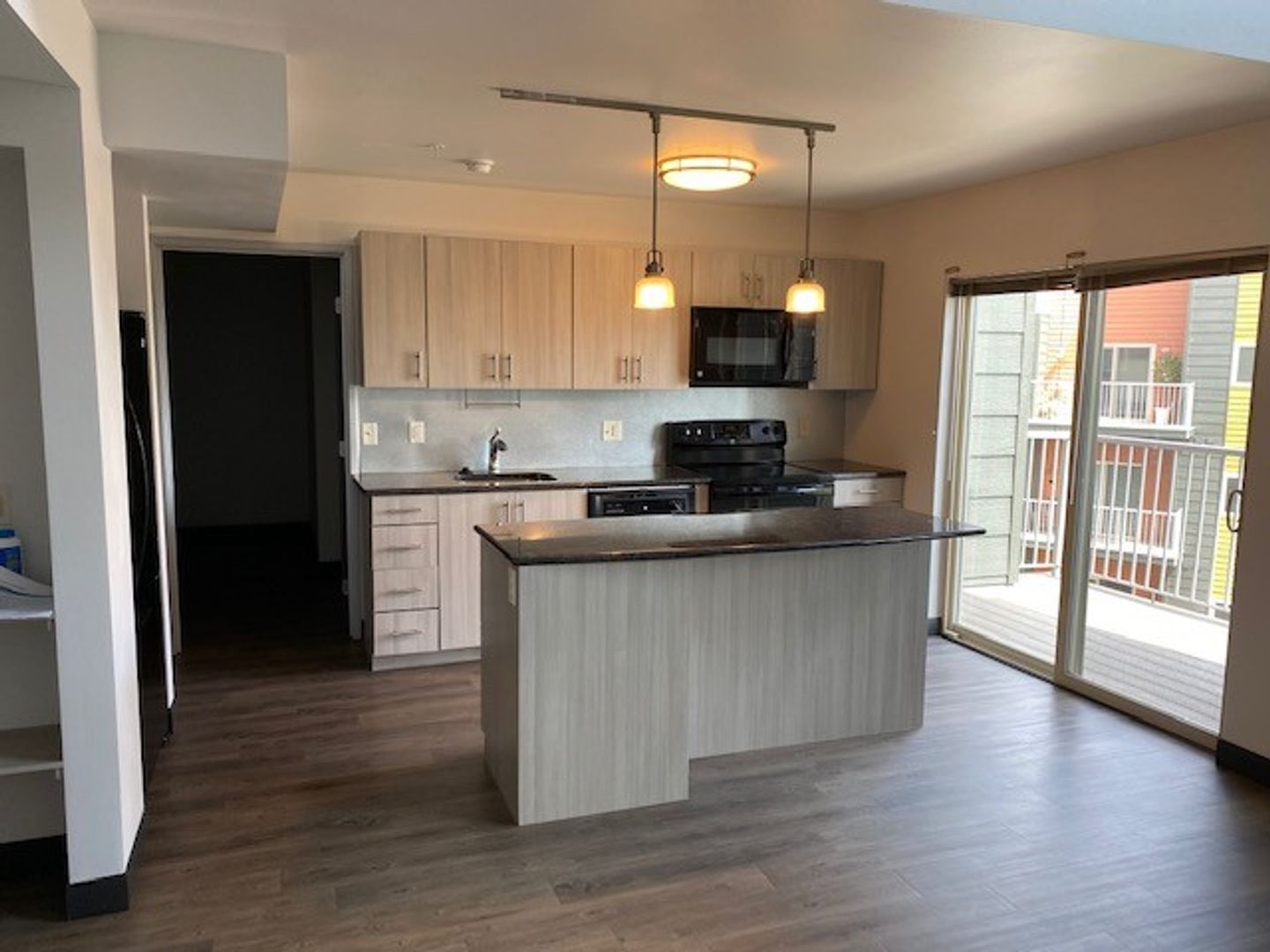 Monona Apartment: 320 W Broadway