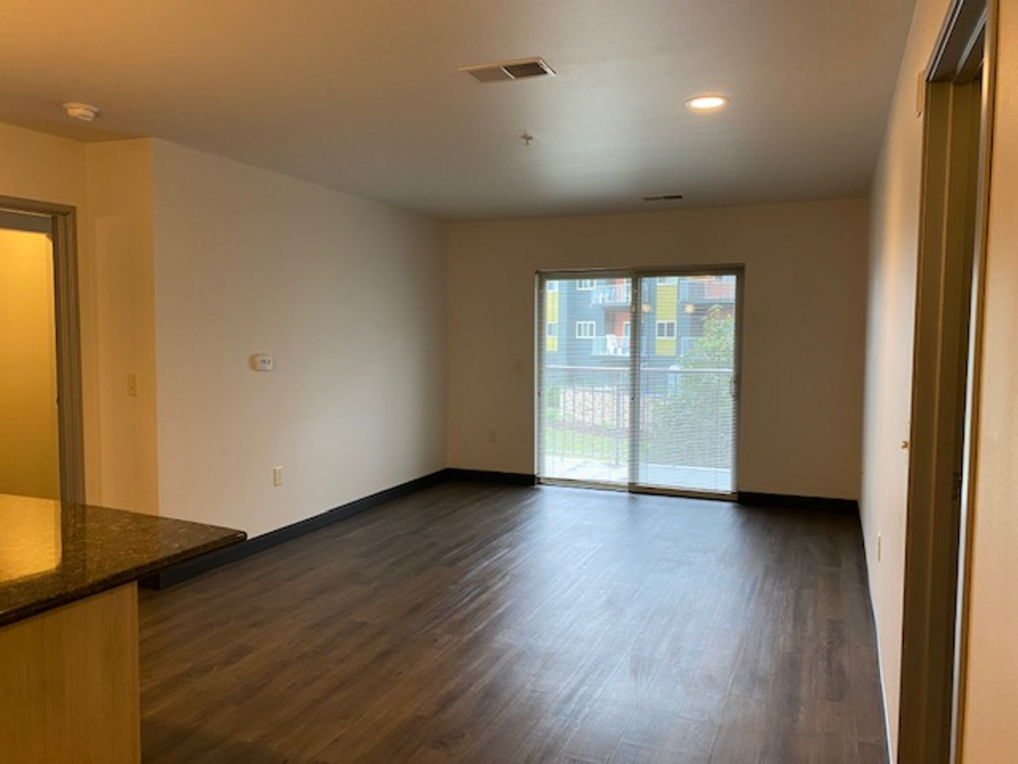 Monona Apartment: 320 W Broadway