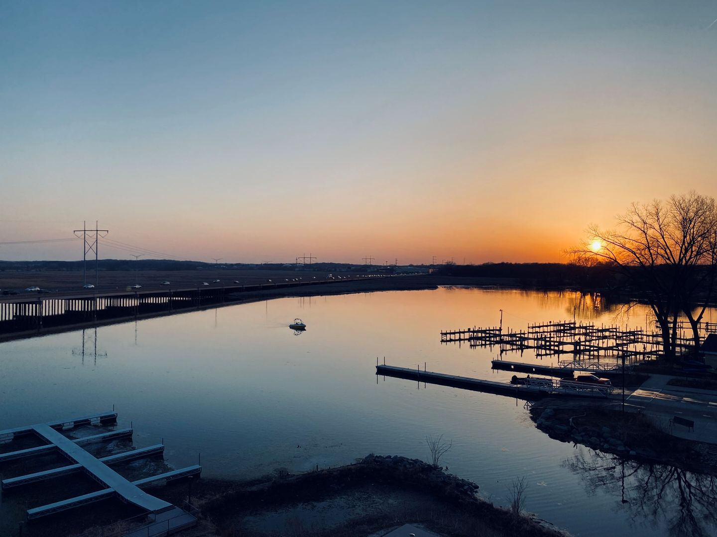 Monona Apartment: 320 W Broadway