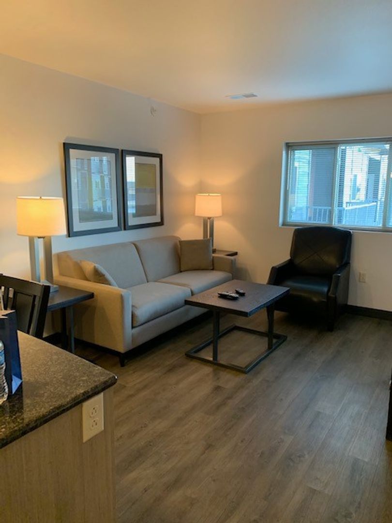 Monona Apartment: 320 W Broadway