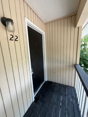 AVAILABLE NOW! Two Bedroom Apartment in Springfield