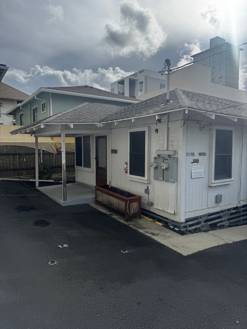 Honolulu Apartment: 1076-1084 Karratti Lane