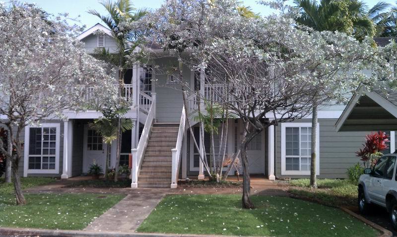 Waipahu Townhome: 94-570 Lumiauau St #L203