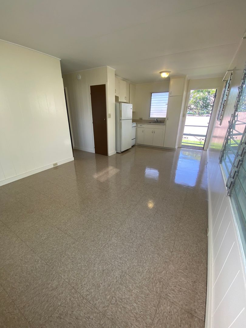 Pearl City Apartment: 805 Lehua Ave