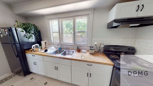 Welcome to 214 E Elm Lansing MI 48910!! – photo 1