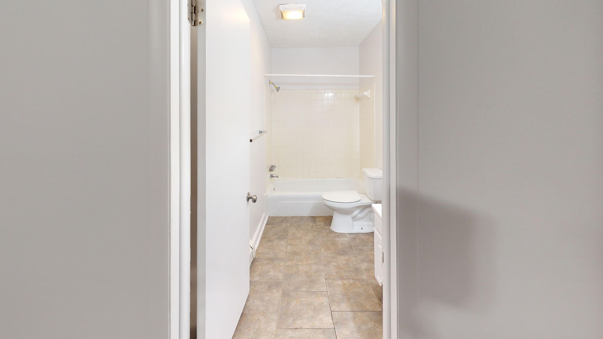 319 E Hillsdale 5 of 12