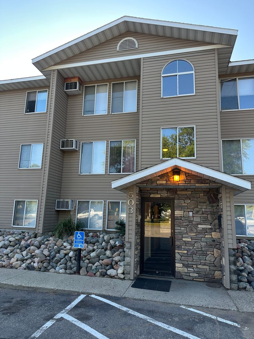 St. Cloud Apartment: 503 15th Ave. S.E. #207