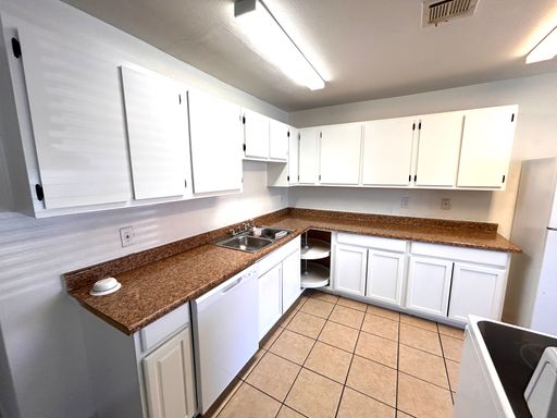 2BD /2BTH Move-in Ready! – photo 1