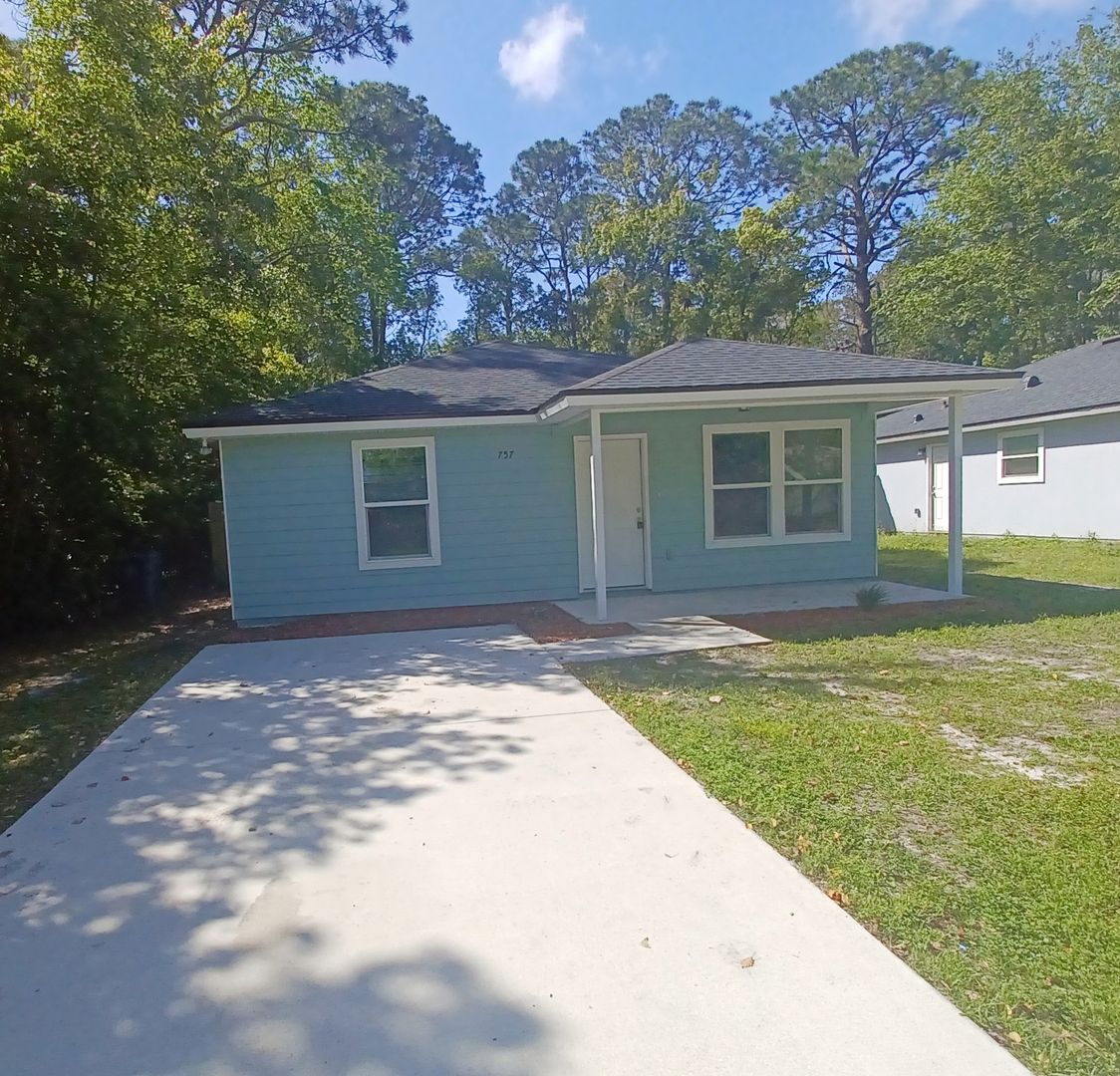 St Augustine House: 757 W 6th St