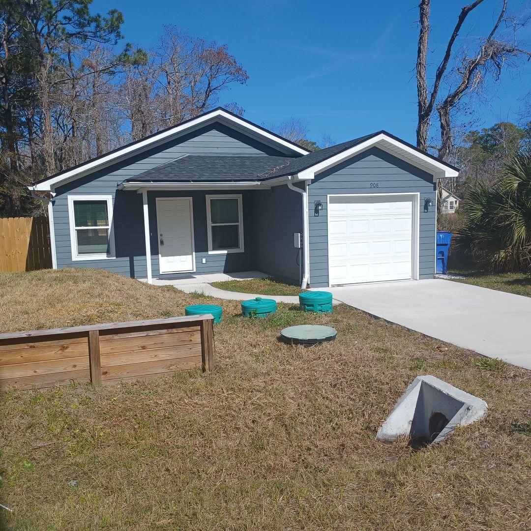 St Augustine House: 908 W 9th St