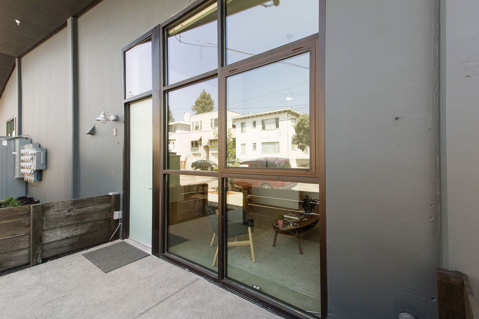 Oakland Apartment: 491 41st Street