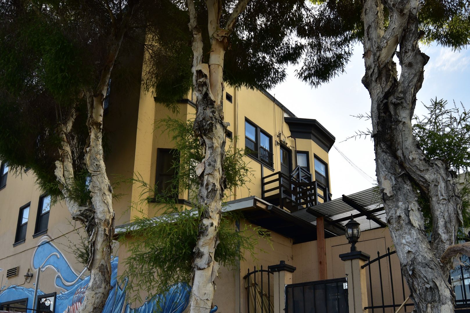 Oakland Apartment: 1611-1615 2nd Avenue