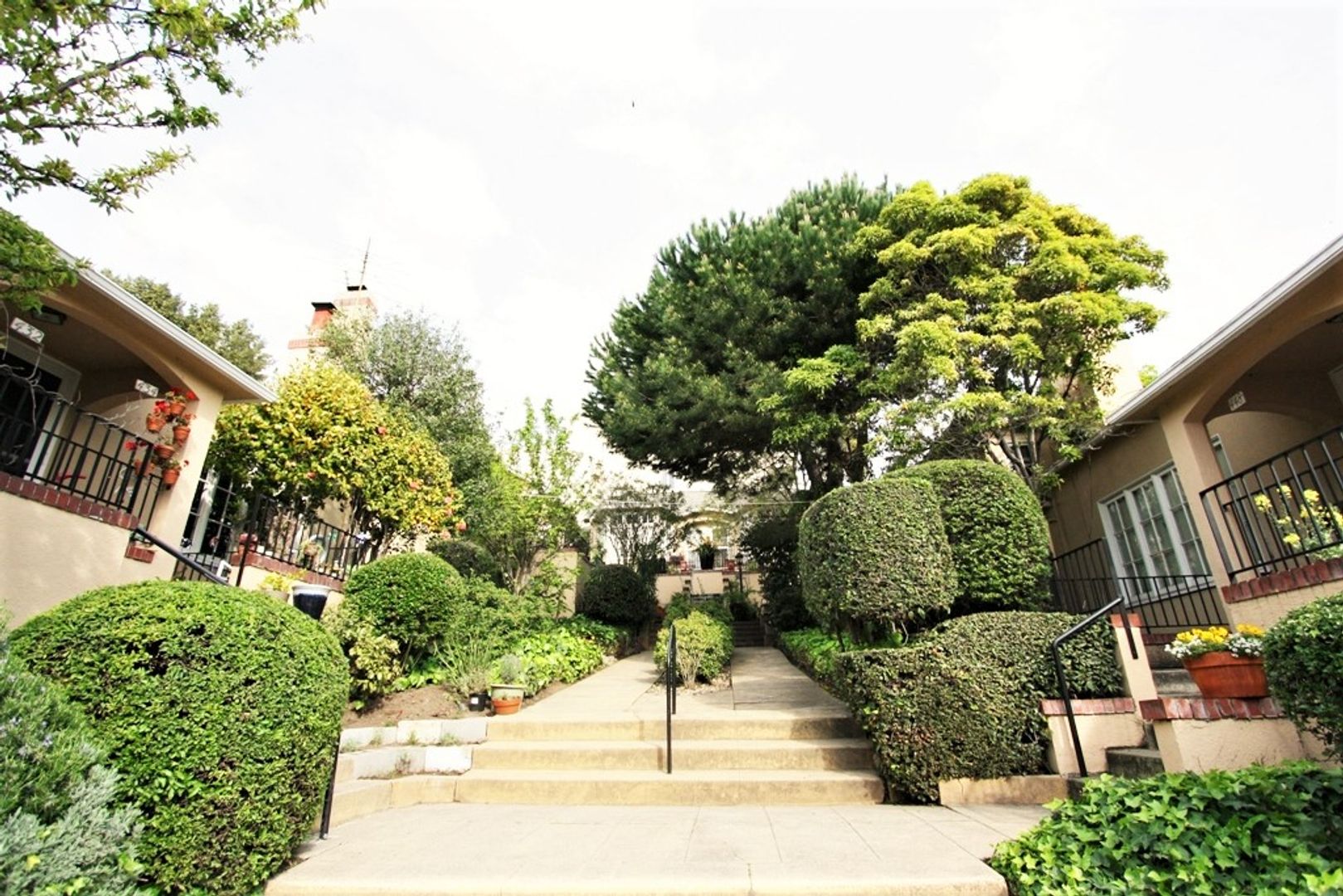 Oakland Apartment: 432-450 Euclid Avenue