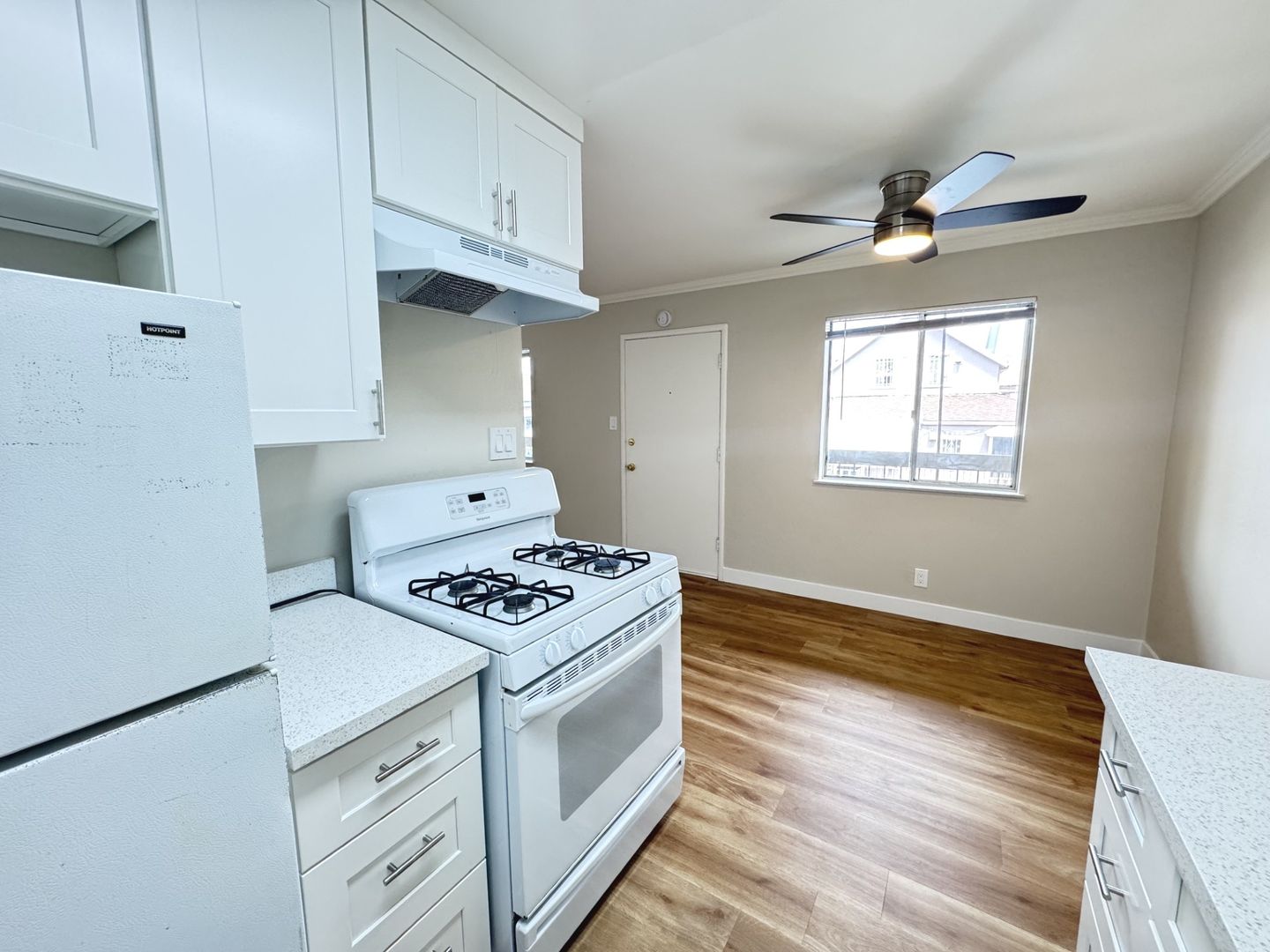 2p005 - 524 E. 17th Street 6 of 14