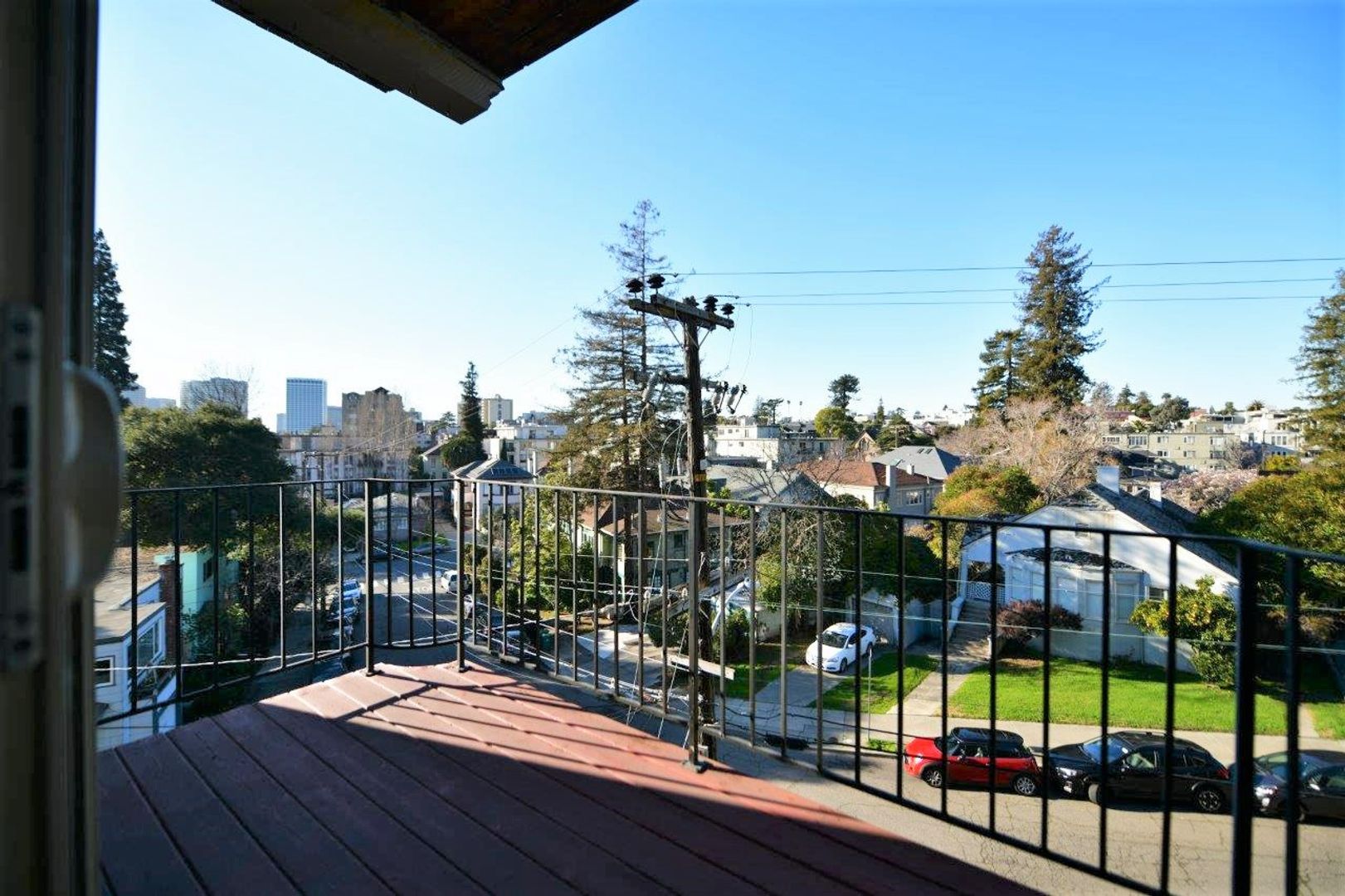 Oakland Apartment: 415 Lagunitas Avenue