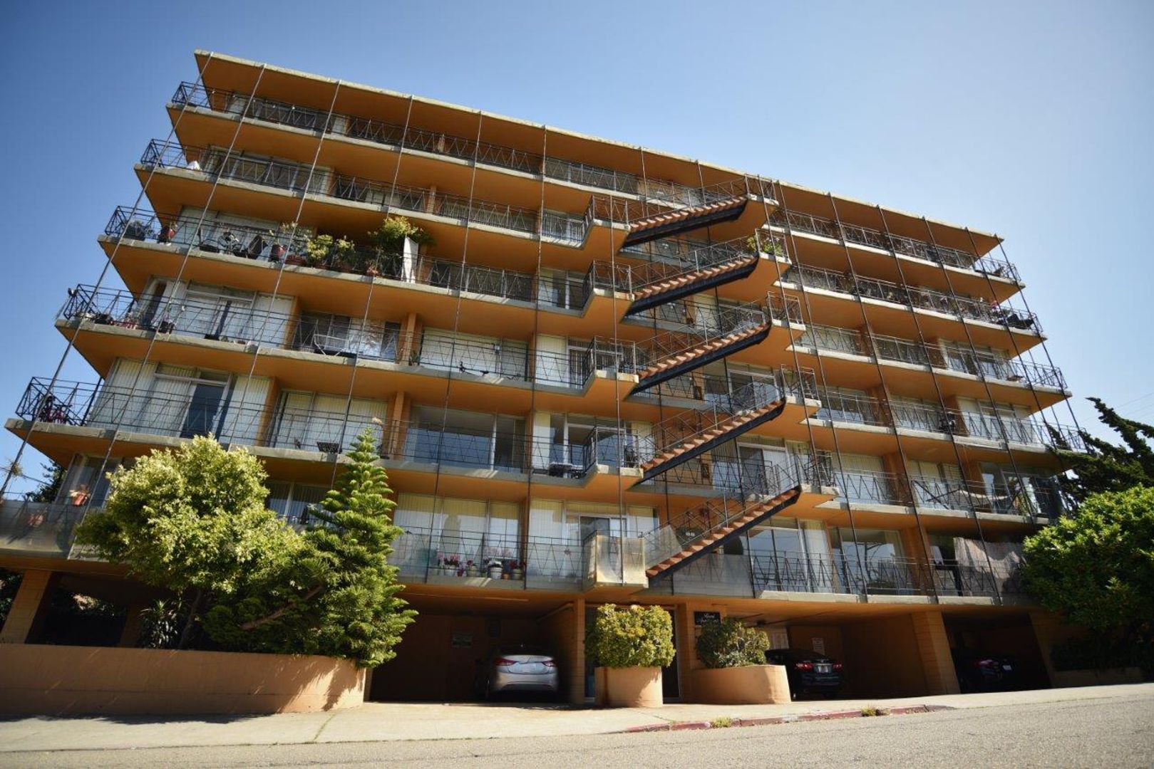 Berkeley Apartment: 2525 Stuart Street