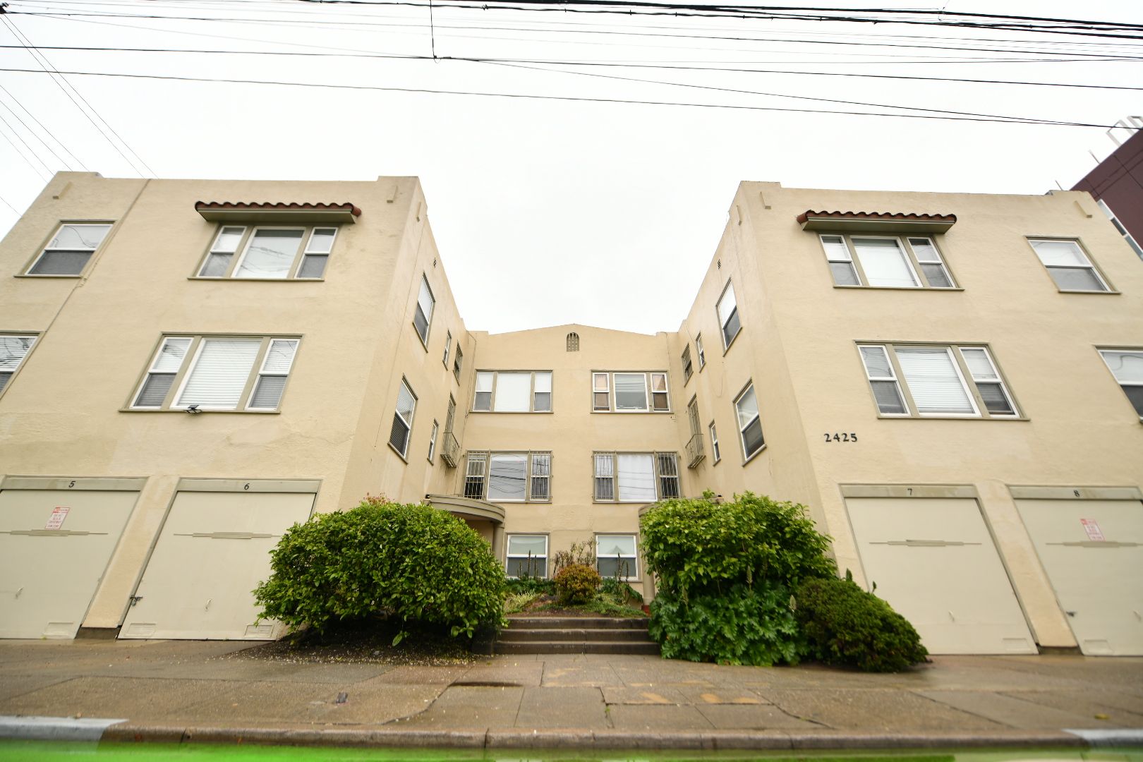Berkeley Apartment: 2425 Fulton St. / 2206 Haste St.