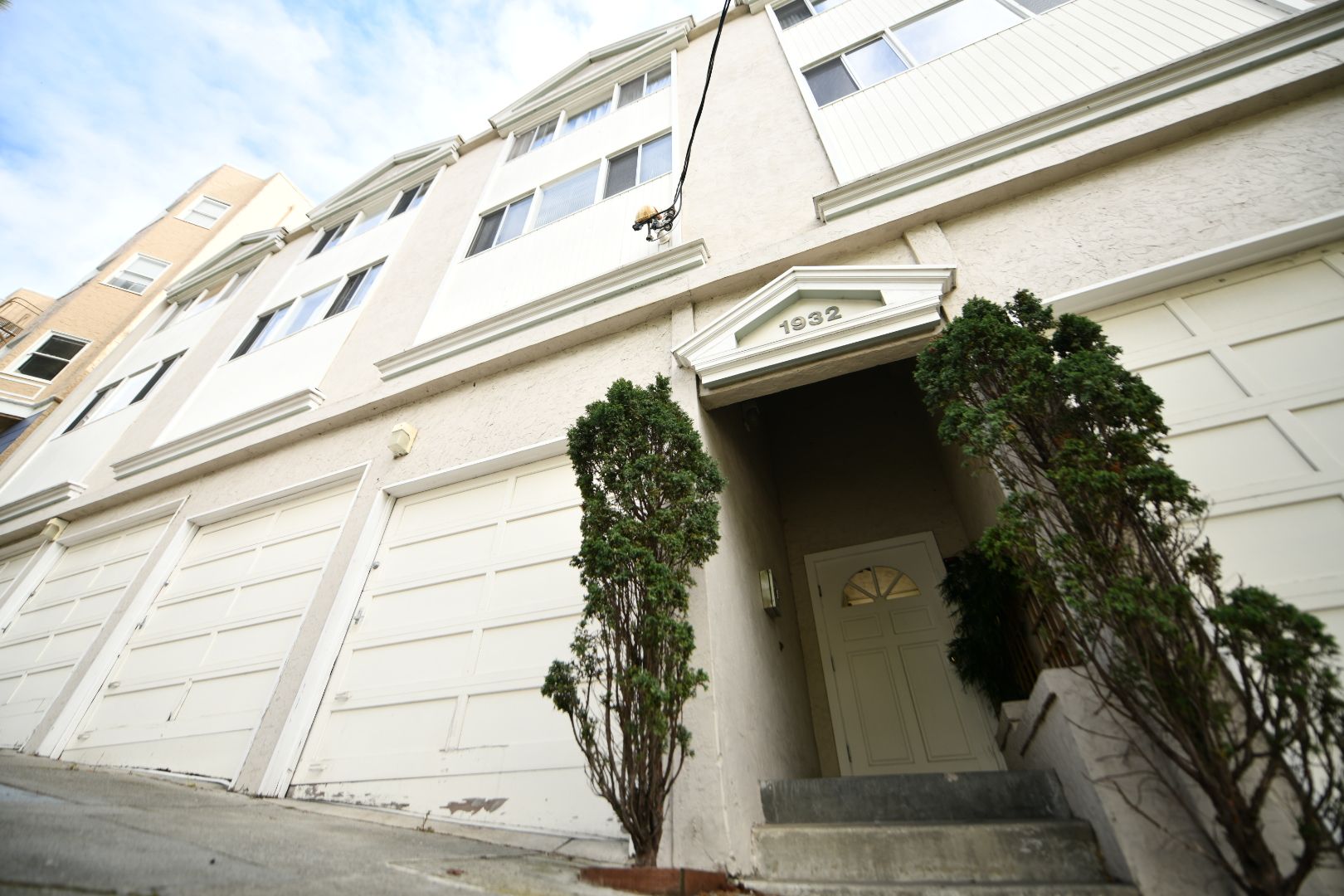 Oakland Apartment: 1932 6th Avenue
