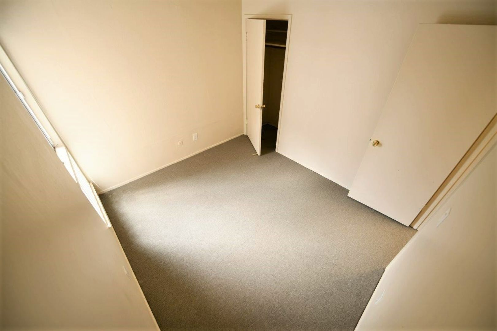 1p646 - The Glenn Building 10 of 12