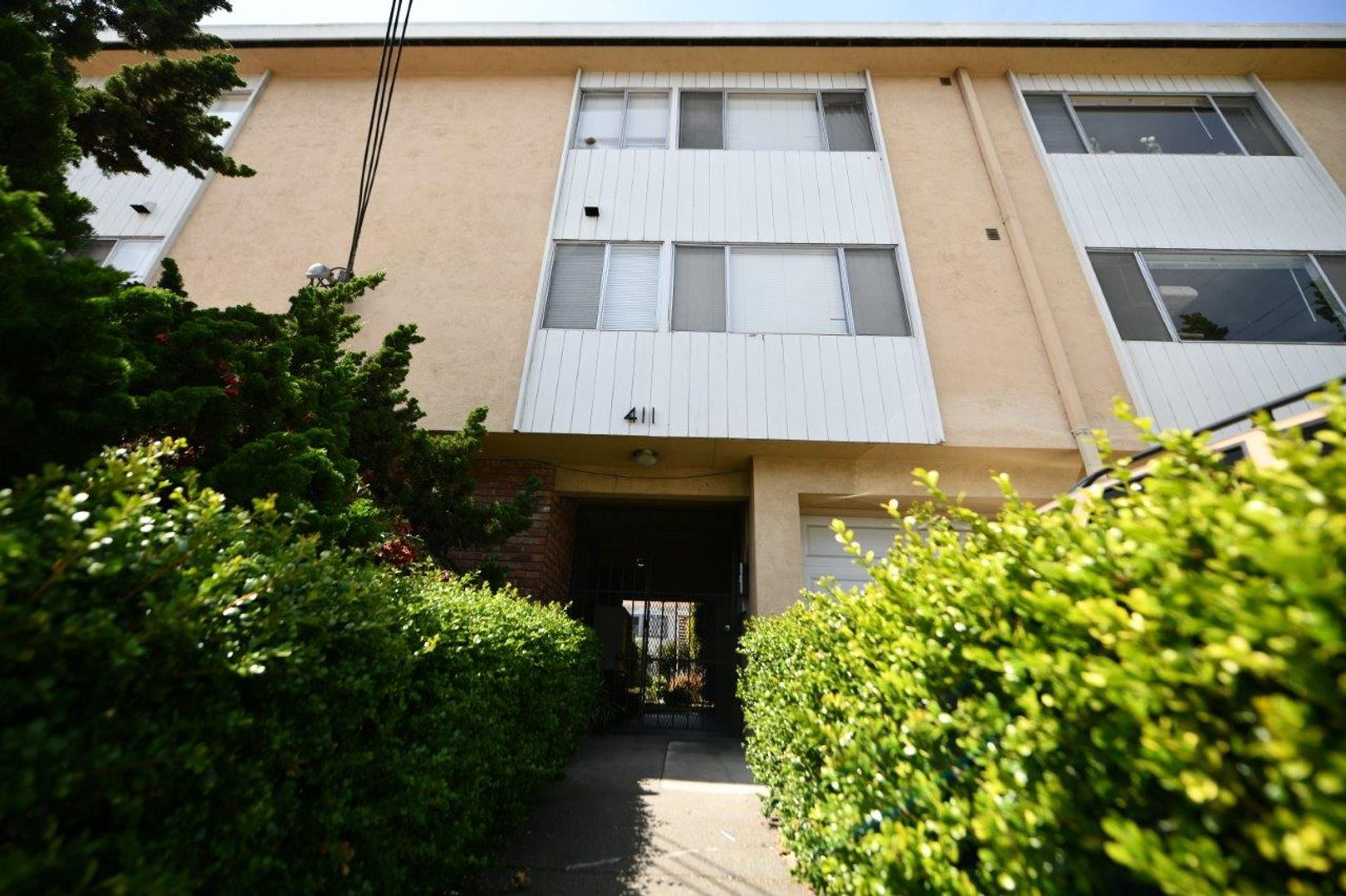 Oakland Apartment: 411 E. 17th Street