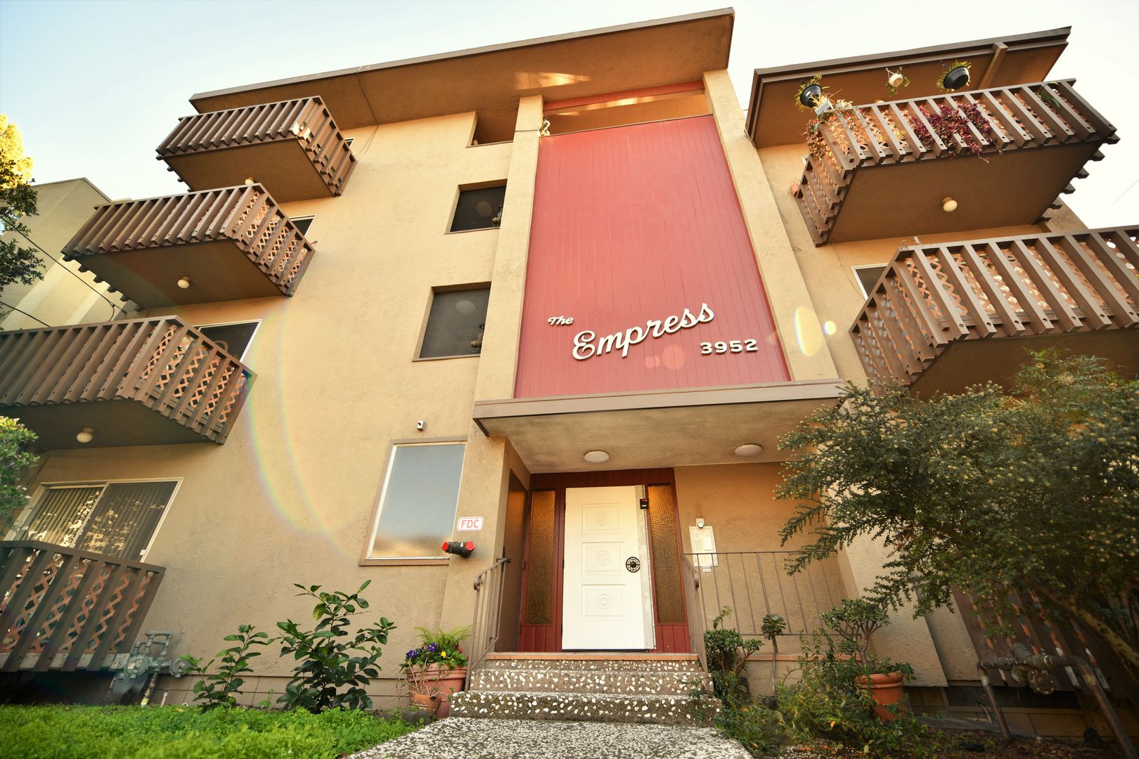 Oakland Apartment: 3952 Harrison Street