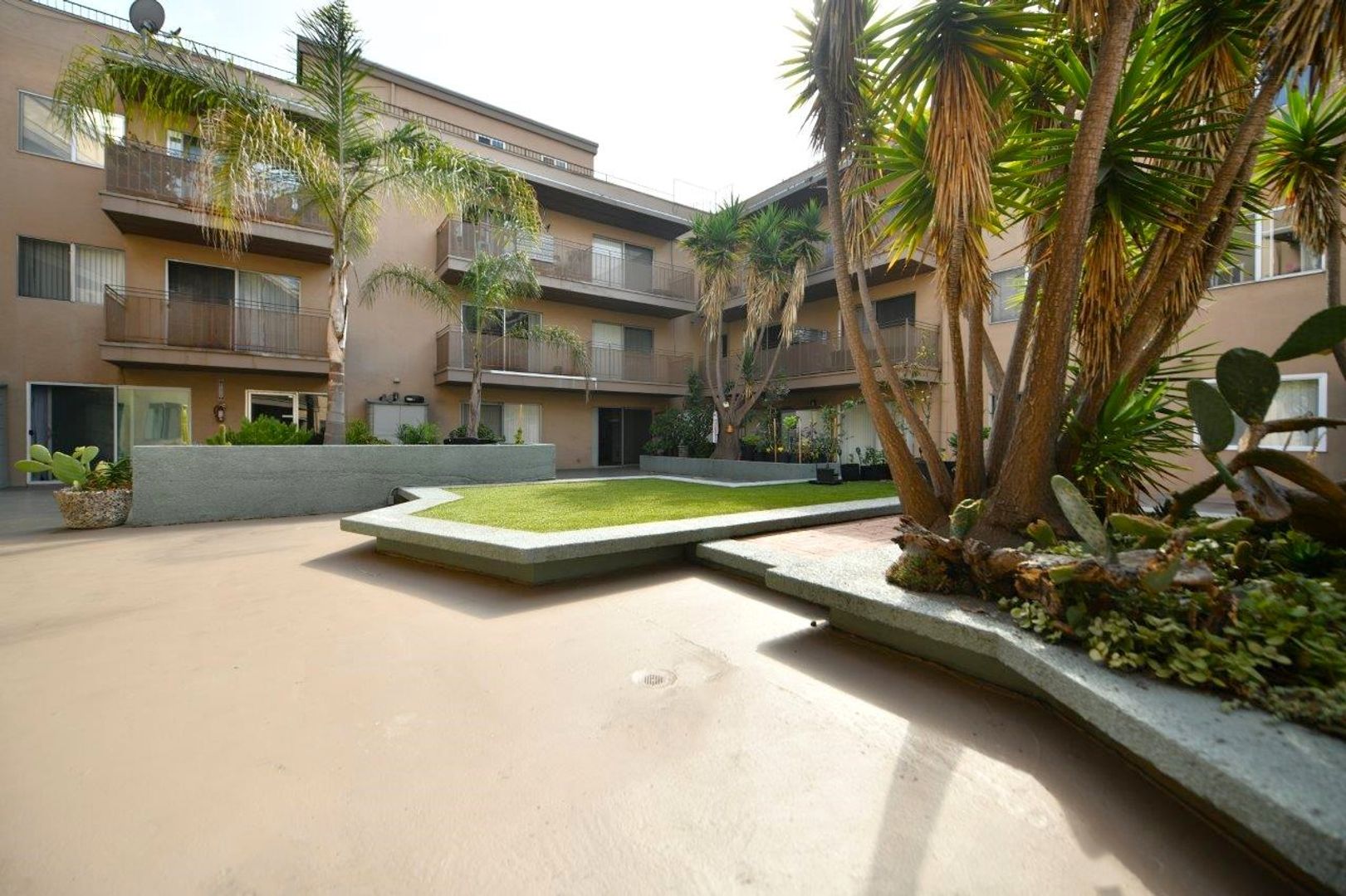 Oakland Apartment: 1553 Alice Street