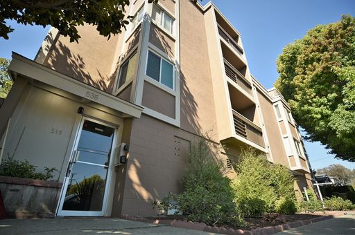 535 Liberty, 1+/1, Walk to BART and Plaza, Super Clean, Spacious