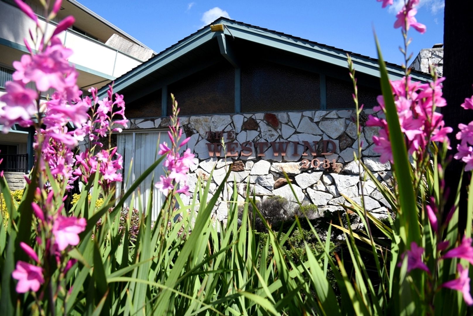 Alameda Apartment: 2031 Shoreline Drive