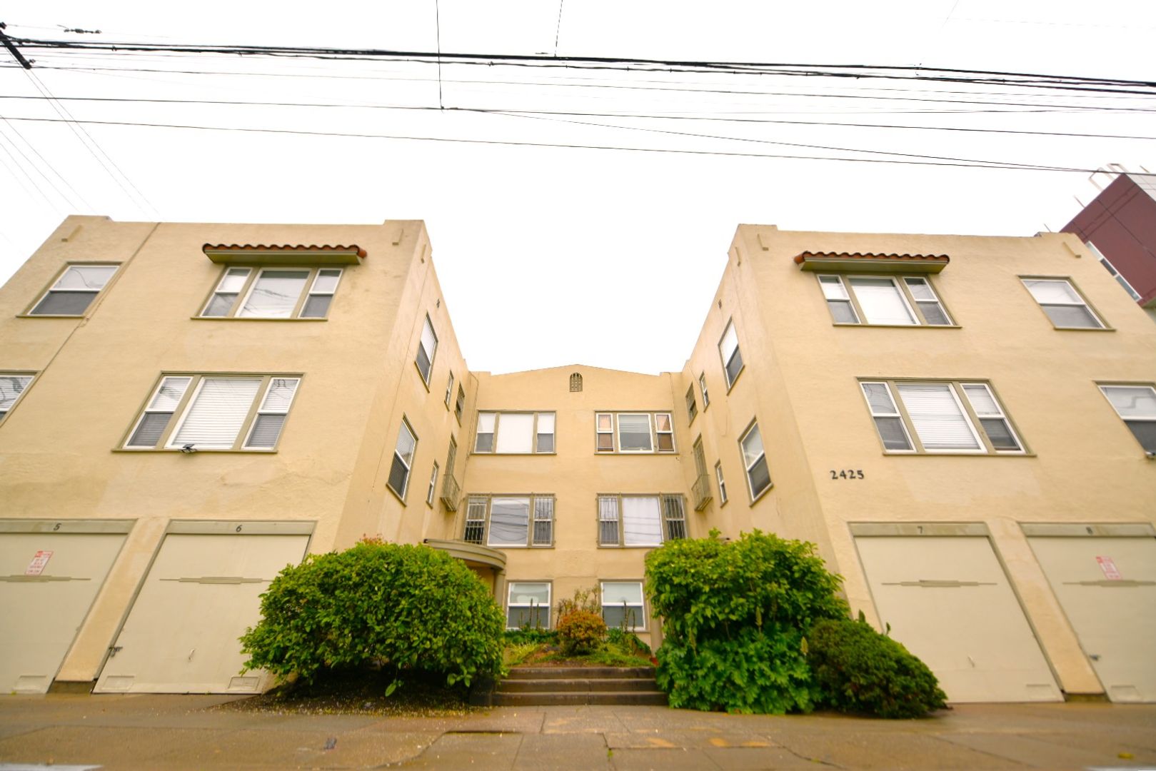 Berkeley Apartment: 2425 Fulton St. / 2206 Haste St.