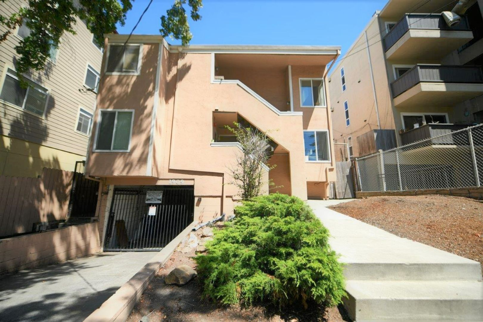 Berkeley Apartment: 1909 Dwight Way