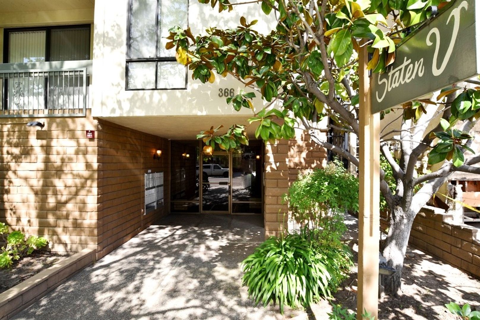 Oakland Apartment: 366 Staten Avenue