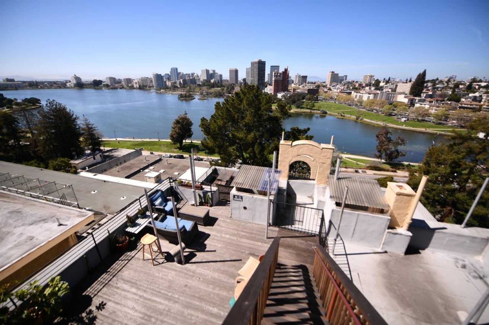 Oakland Apartment: 479 Merritt Avenue