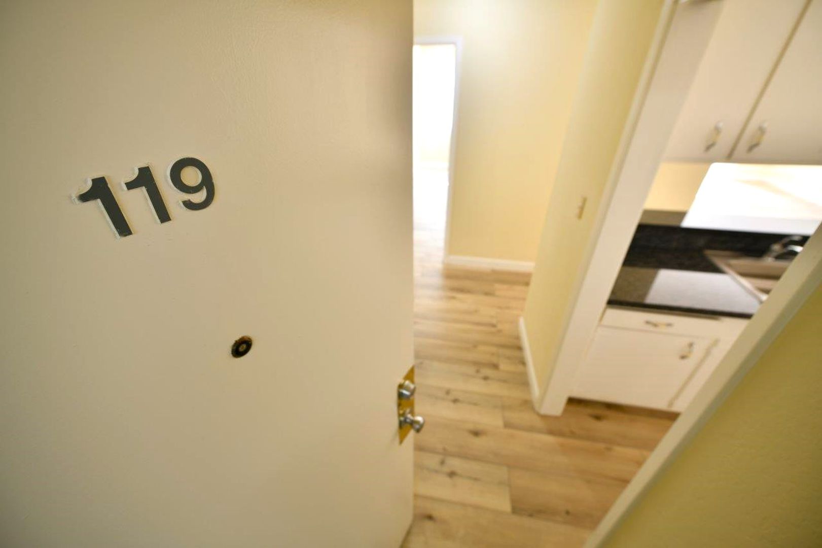 Oakland Apartment: 1553 Alice Street