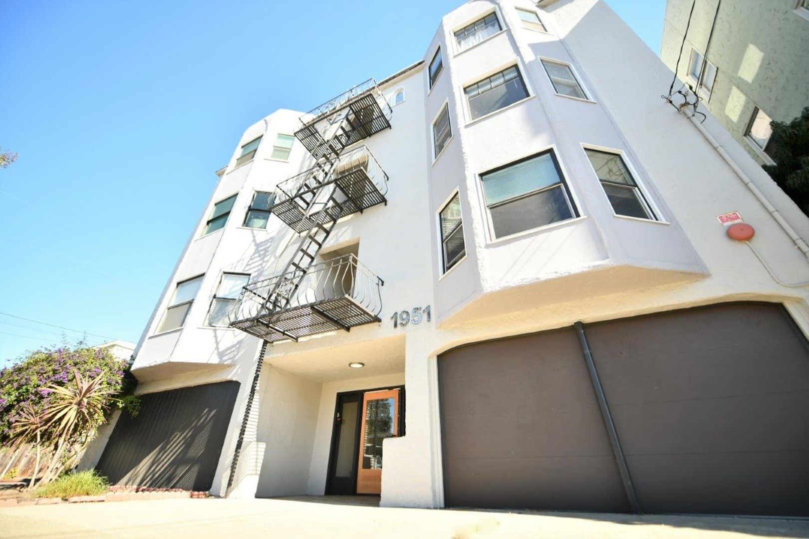 Berkeley Apartment: 1951 Chestnut Street