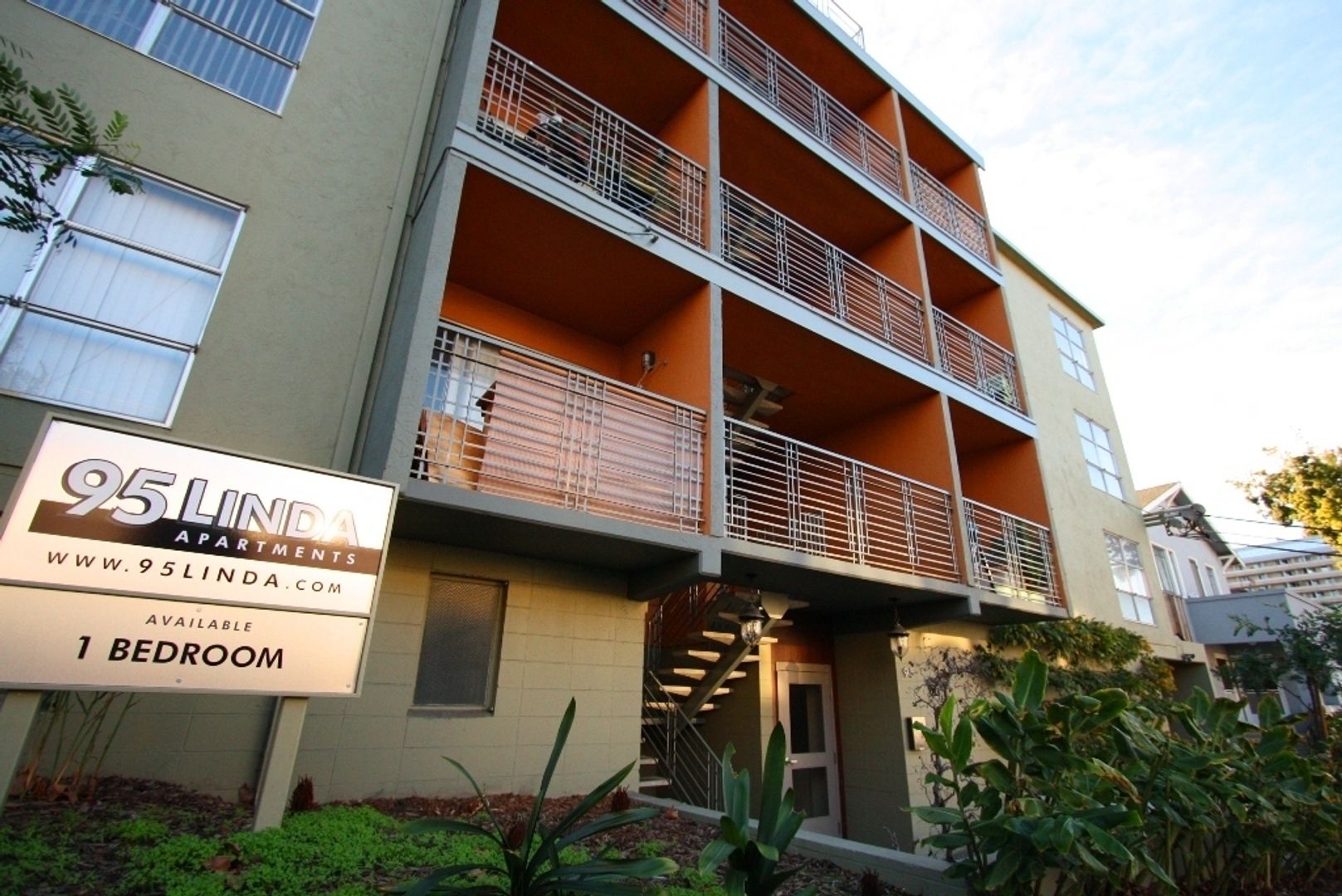 Oakland Apartment: 95 Linda Avenue
