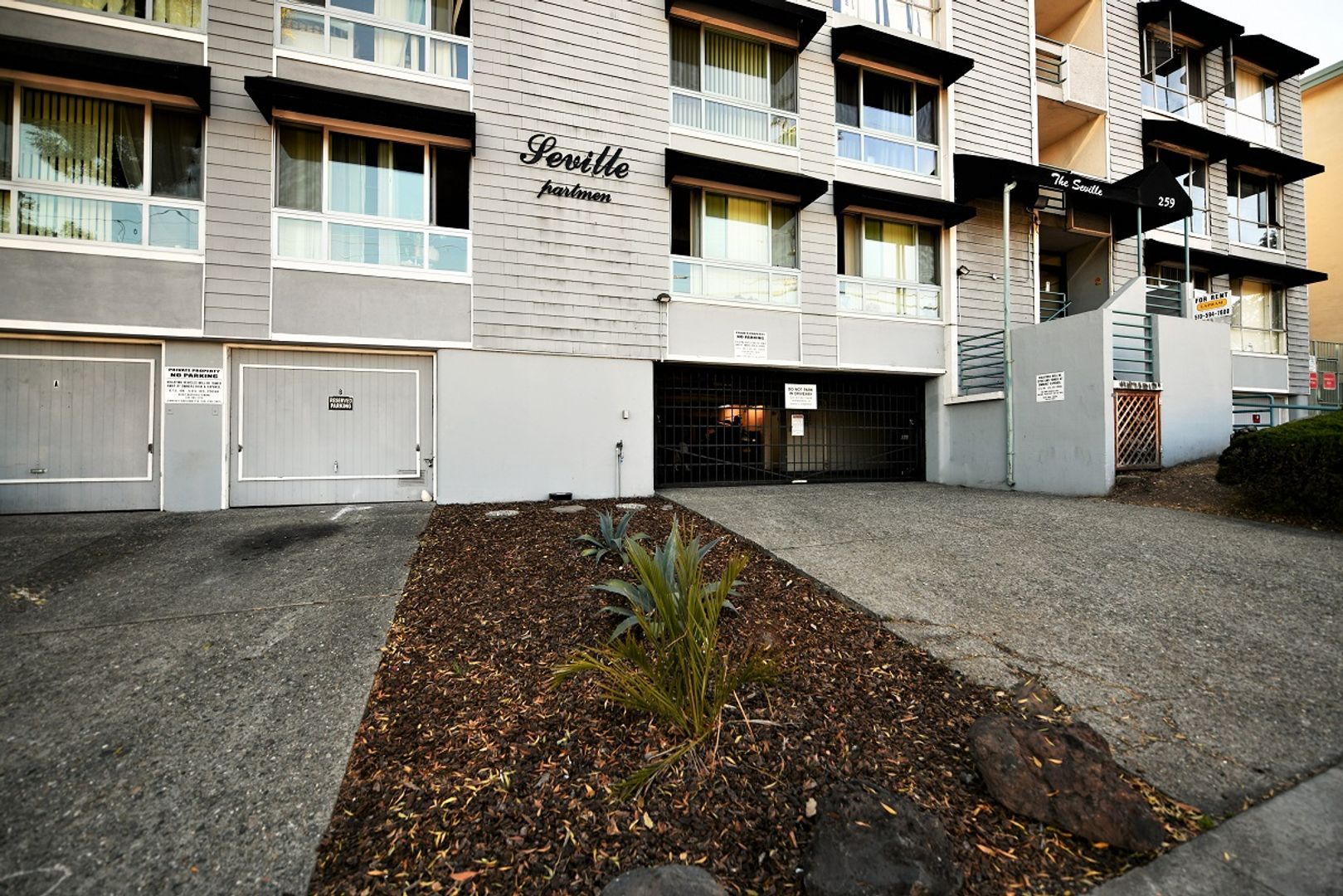 Oakland Apartment: 259 MacArthur Blvd.