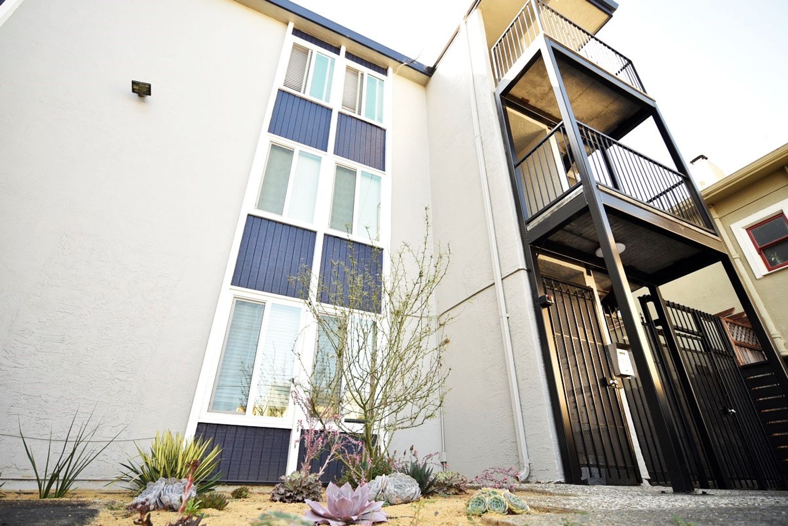 Oakland Apartment: 3901 Ruby Street