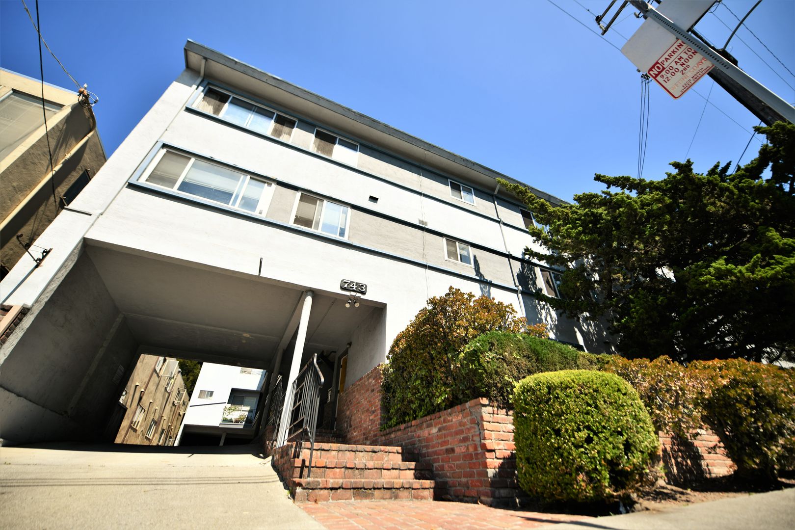 Oakland Apartment: 743-749 Oakland Avenue