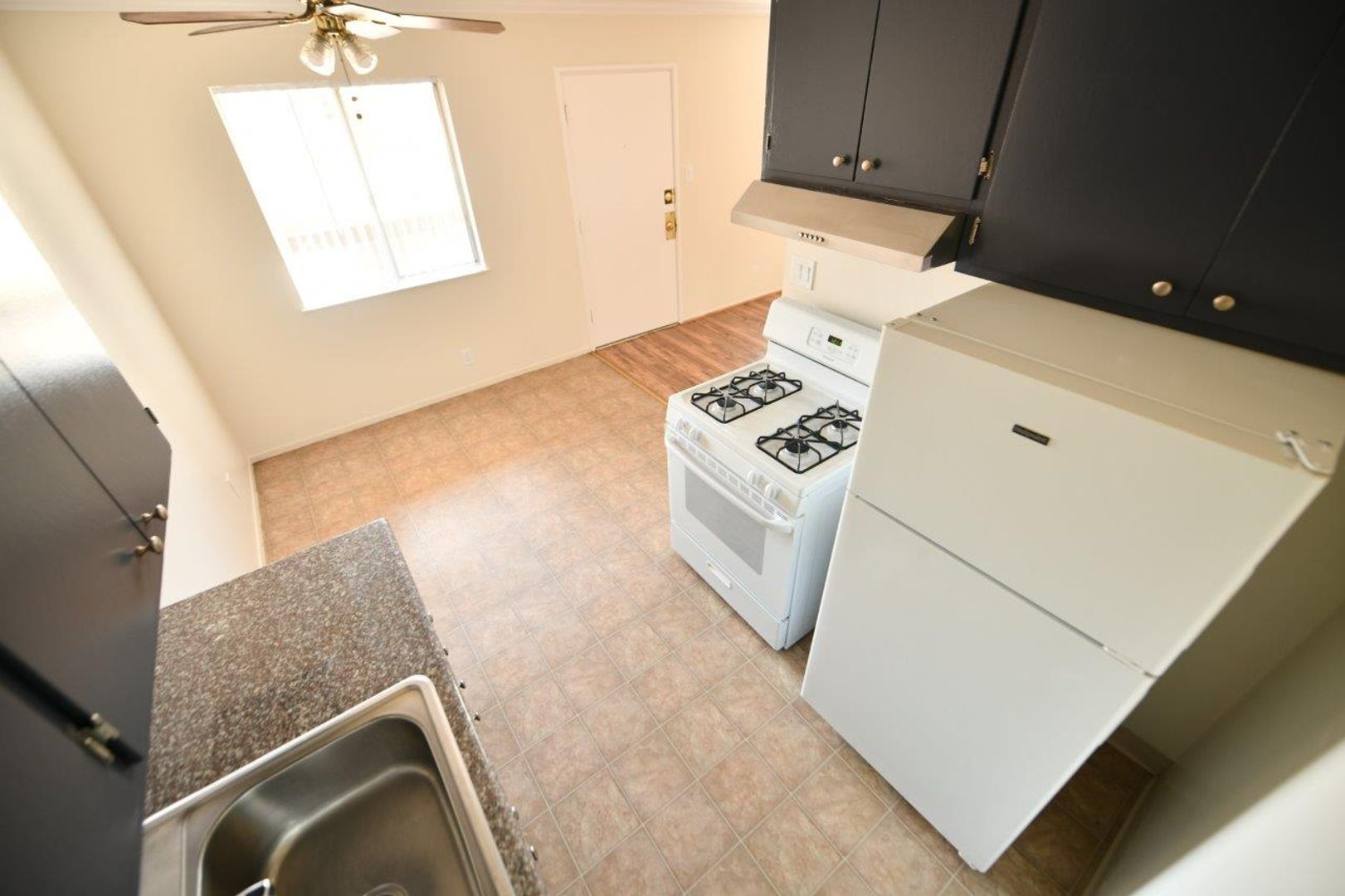 2p005 - 524 E. 17th Street 8 of 14