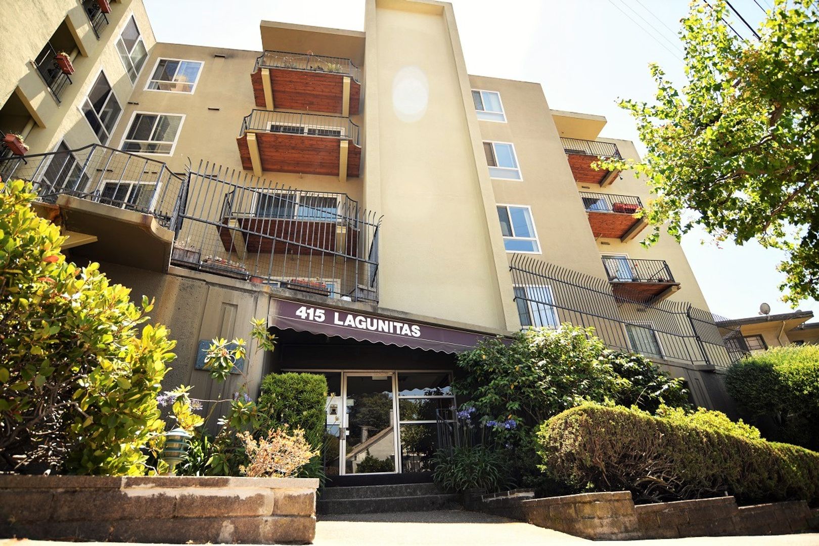 Oakland Apartment: 415 Lagunitas Avenue