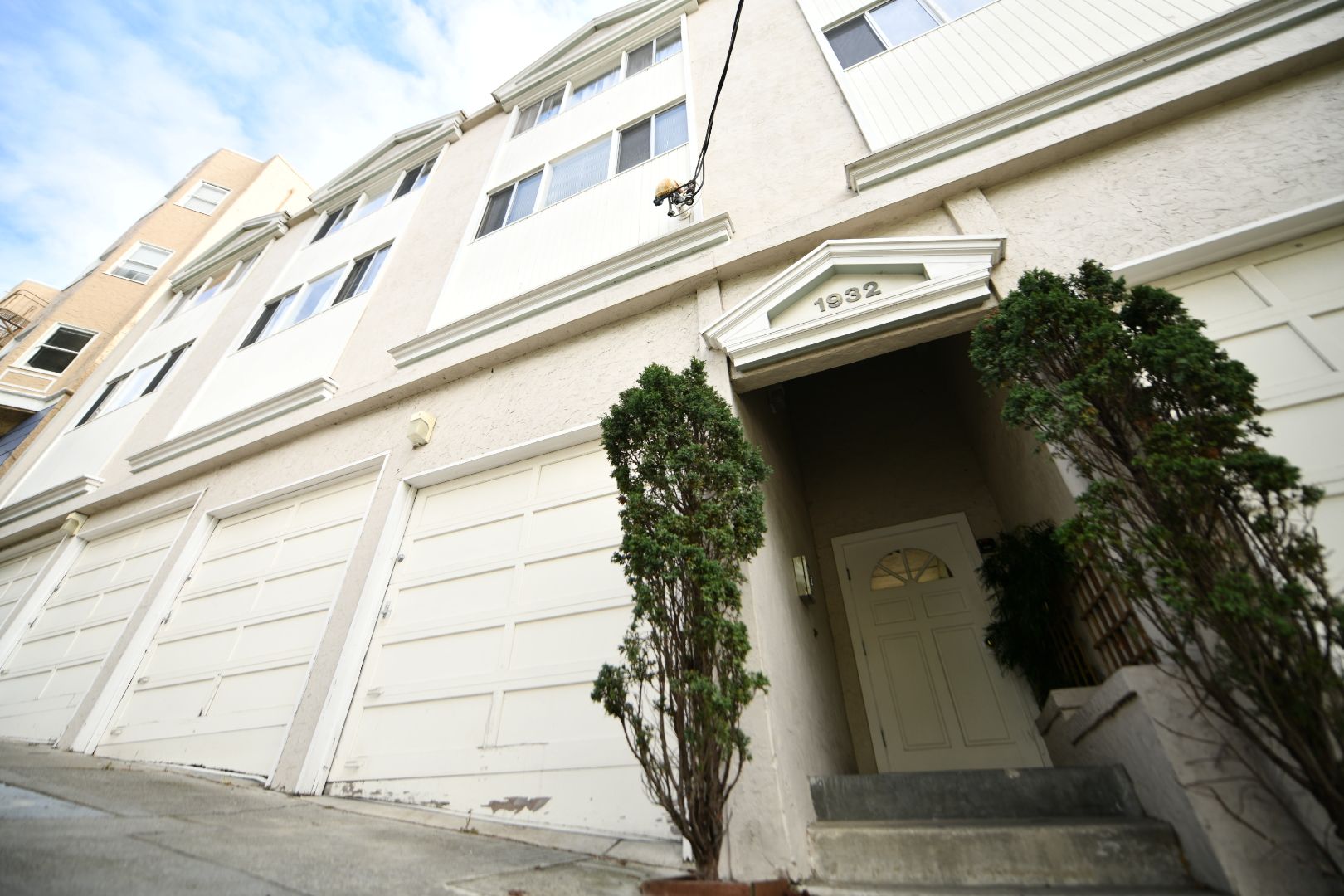 Oakland Apartment: 1932 6th Avenue