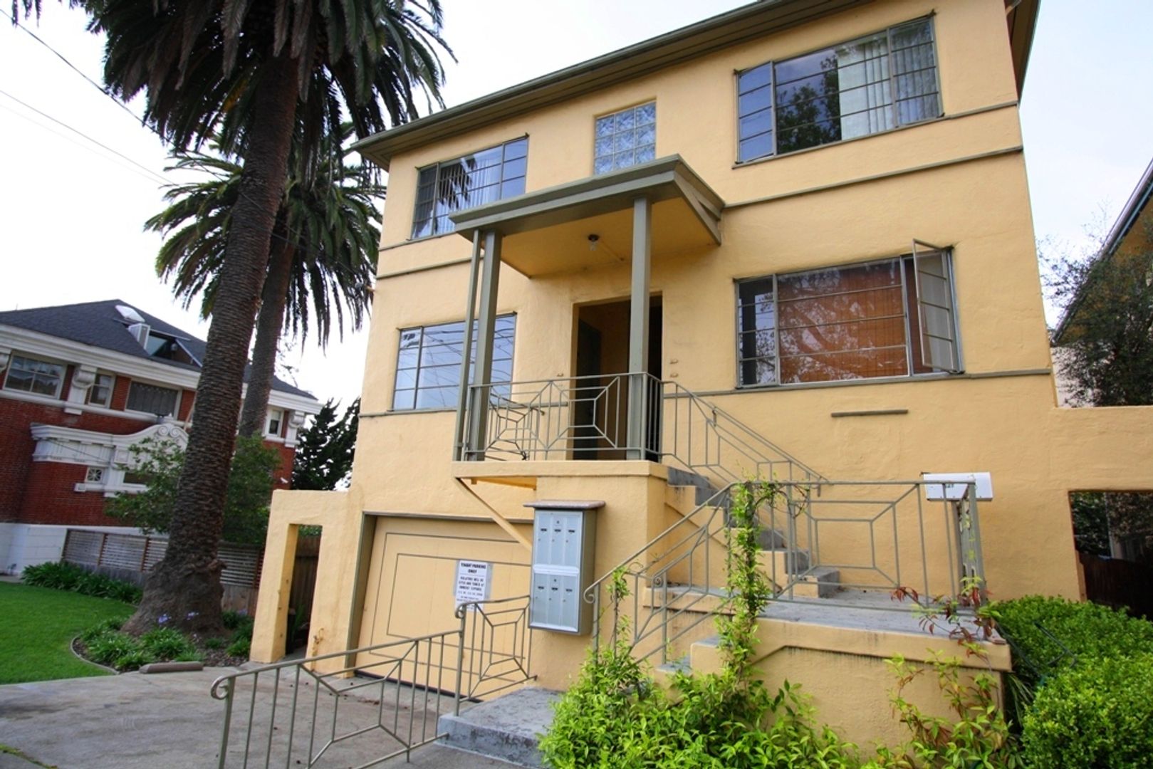 Oakland Apartment: 641 Oakland Avenue