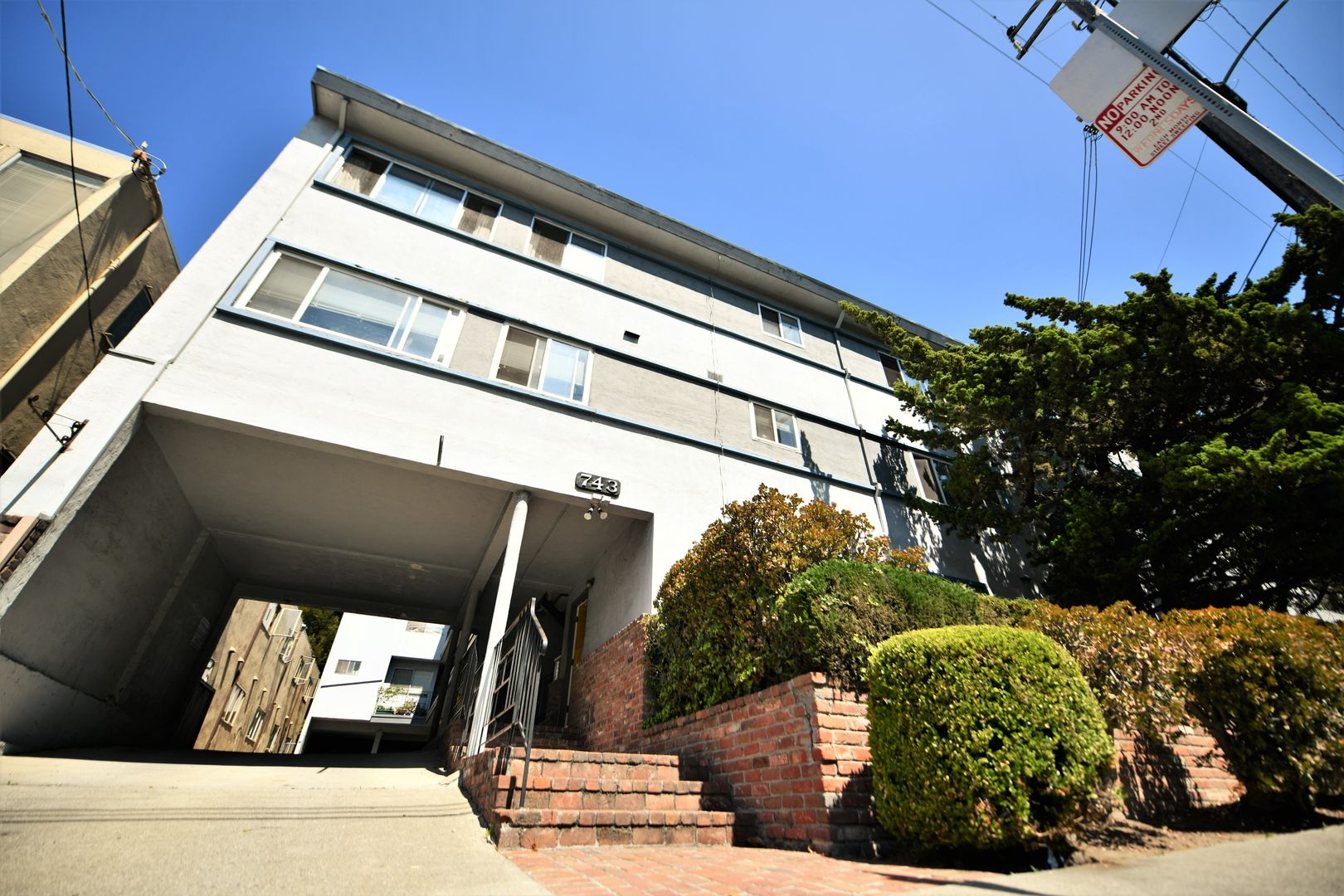 Oakland Apartment: 743-749 Oakland Avenue