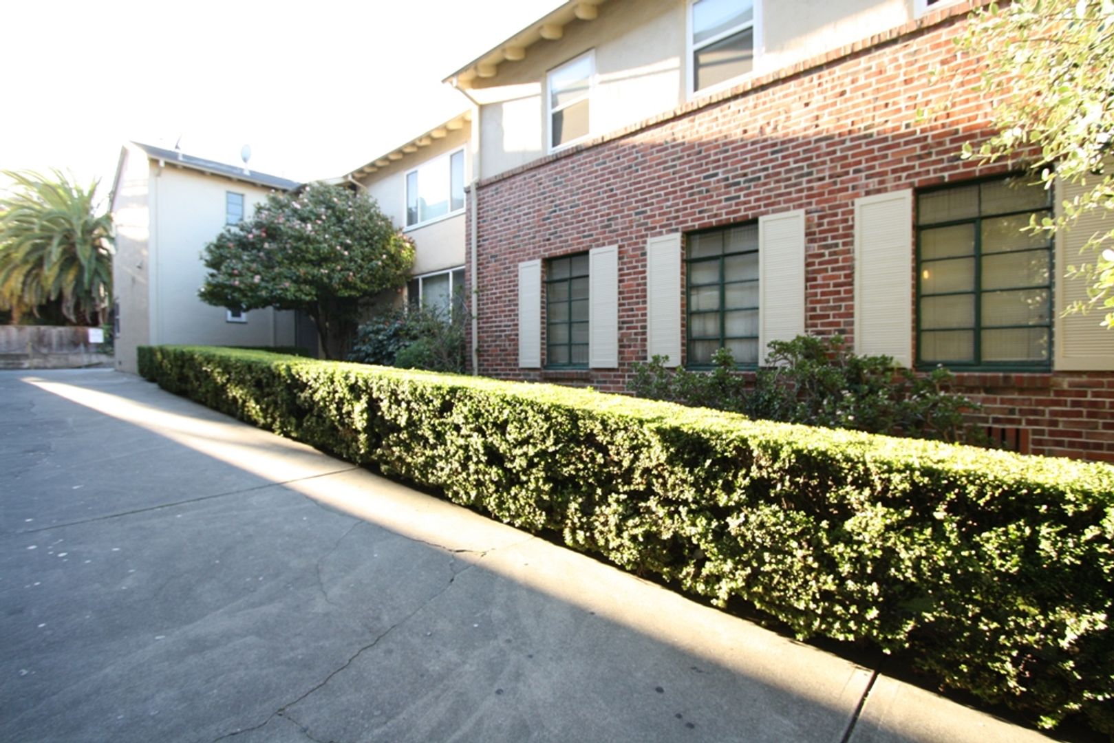 Oakland Apartment: 275 MacArthur Blvd.