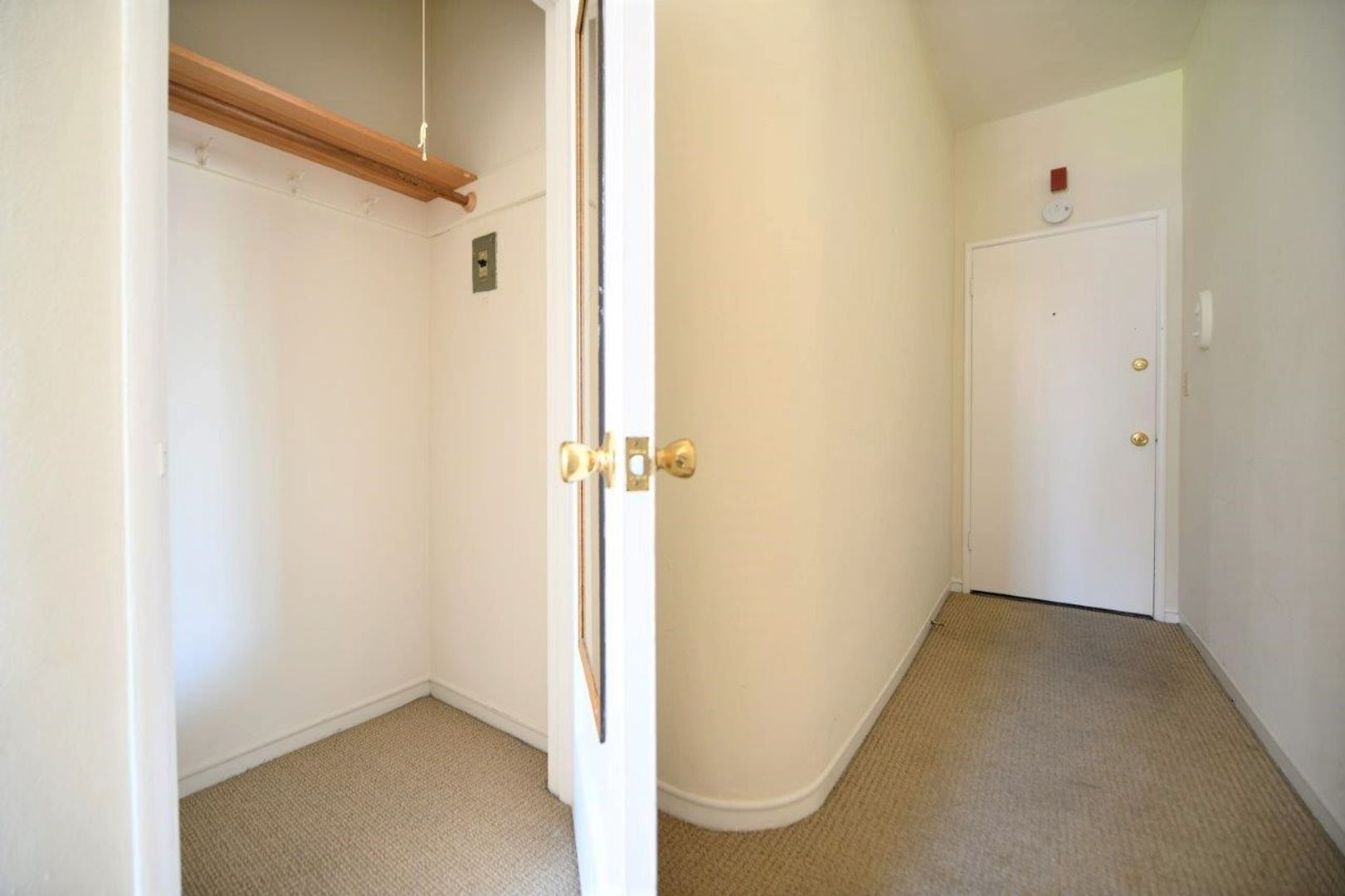 1p374 - 2468 Bancroft 2 of 10