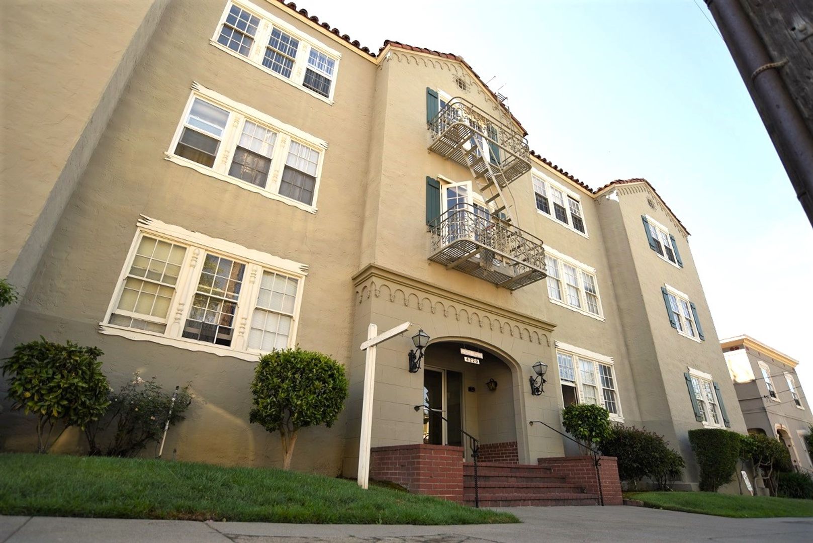 Oakland Apartment: 4220 Montgomery Street